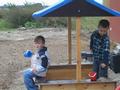 Gste - Adi und Fabian im Sandkasten.